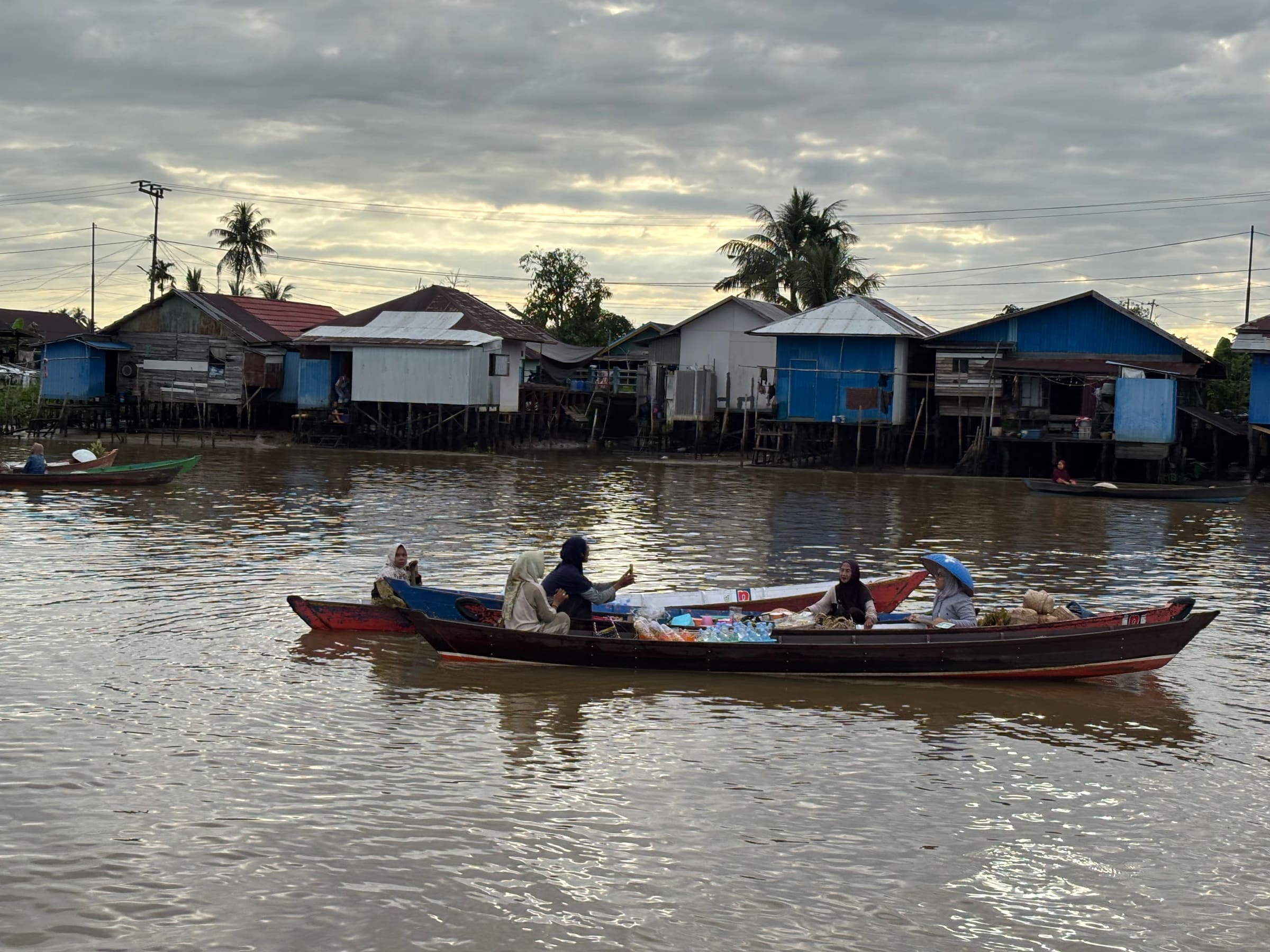 Nelayan Sungai Di Indonesia